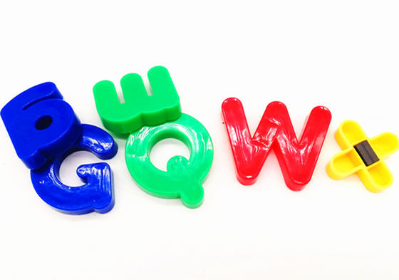 Magnetische Alfabetten en Aantallenkunststof met Plastic Doos, Douane Verschillende Kleuren, Pasvorm voor Al Blikraad