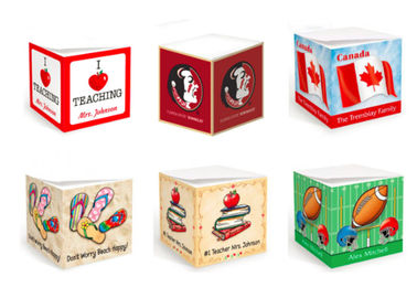 Aangepaste gepersonaliseerde memoblokken bedrukken op 4 zijden met houten pallet 80 g/m² houtvrij papier Snelle doorlooptijd en OEM/ODM beschikbaar